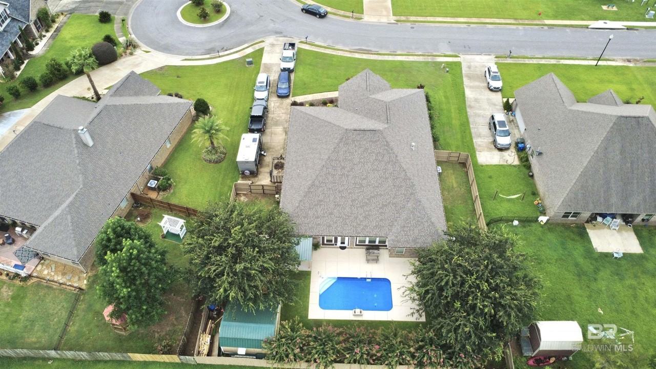 697 Parish Lakes Dr - Photo 2 of 25
