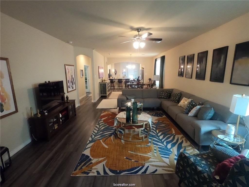 835 Mineral Wells Ln - Photo 2 of 25