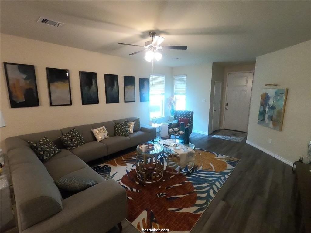835 Mineral Wells Ln - Photo 3 of 25