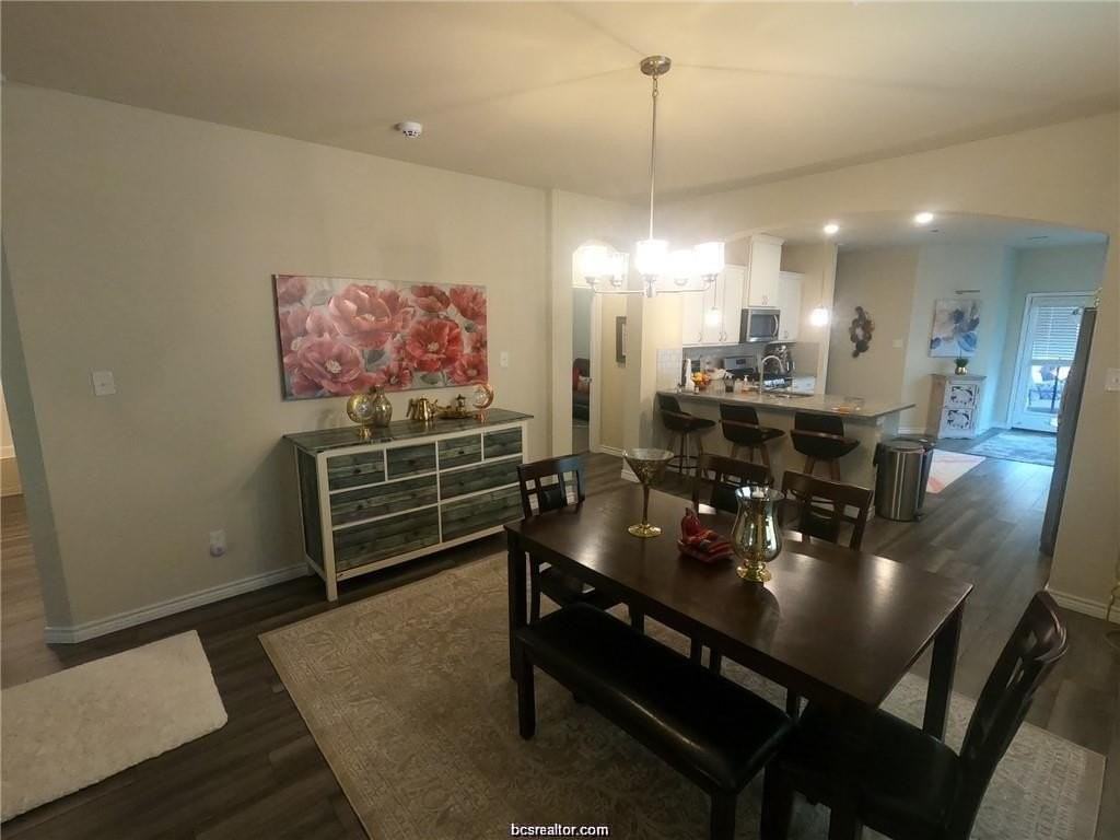 835 Mineral Wells Ln - Photo 4 of 25