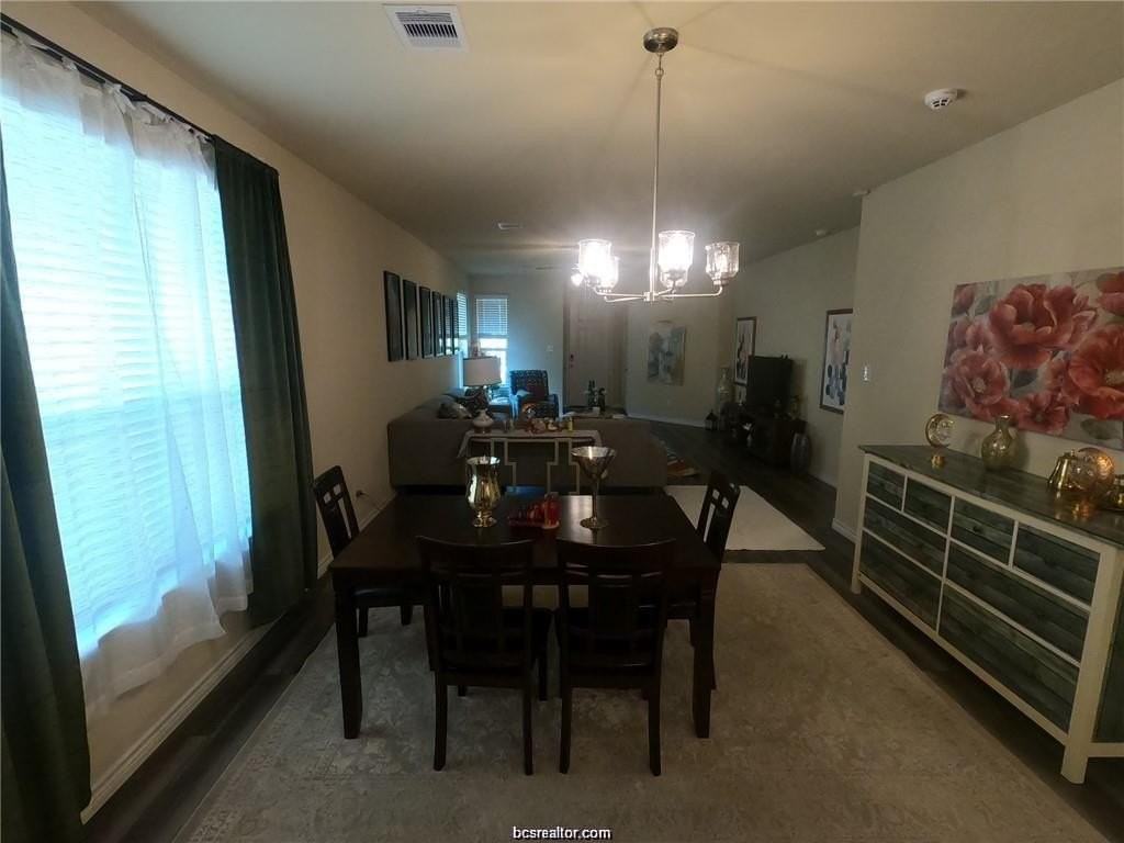 835 Mineral Wells Ln - Photo 5 of 25