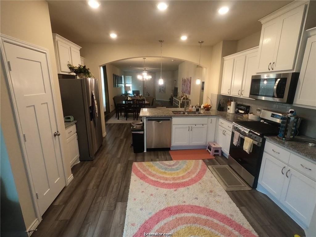 835 Mineral Wells Ln - Photo 7 of 25