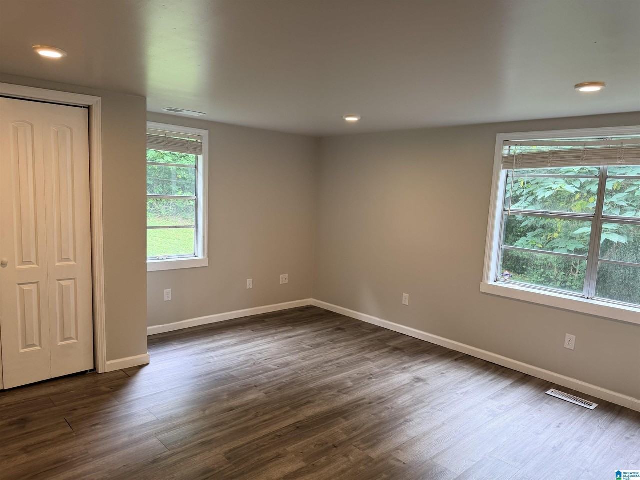 8551 Griffin Ave - Photo 3 of 20