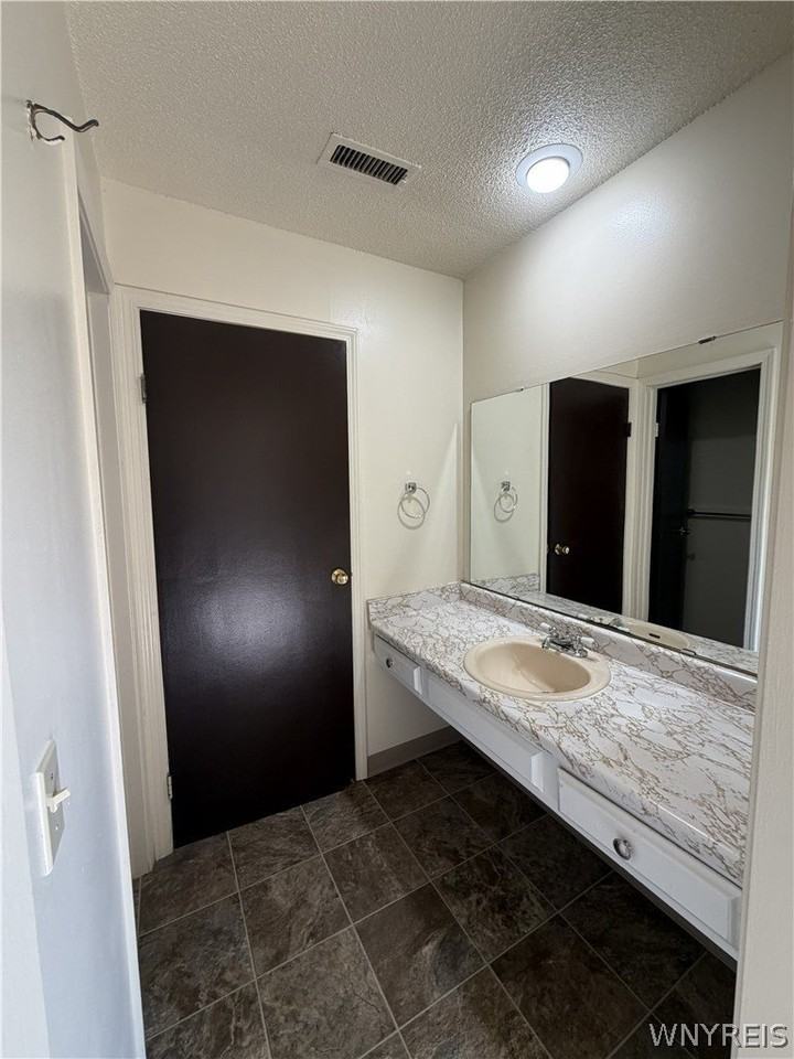4547 Chestnut Ridge Rd #208B - Photo 5 of 7