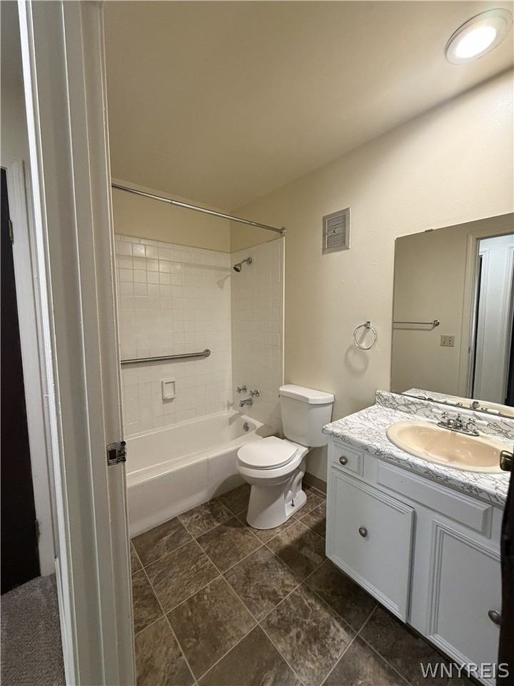 4547 Chestnut Ridge Rd #208B - Photo 6 of 7