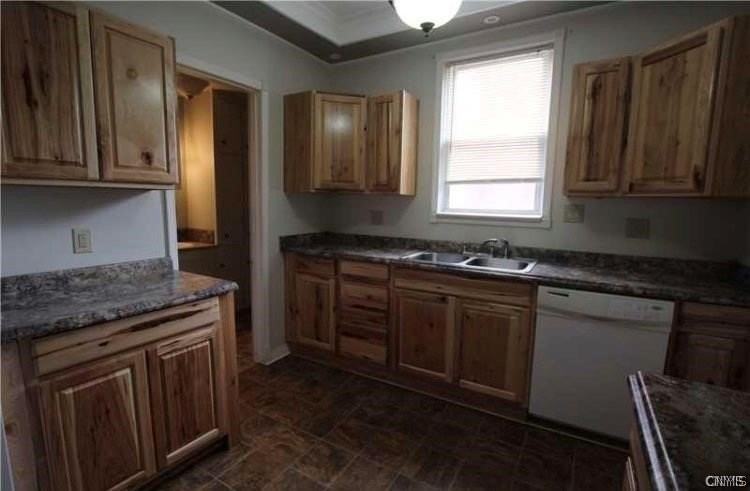 871 W Main St - Photo 4 of 19