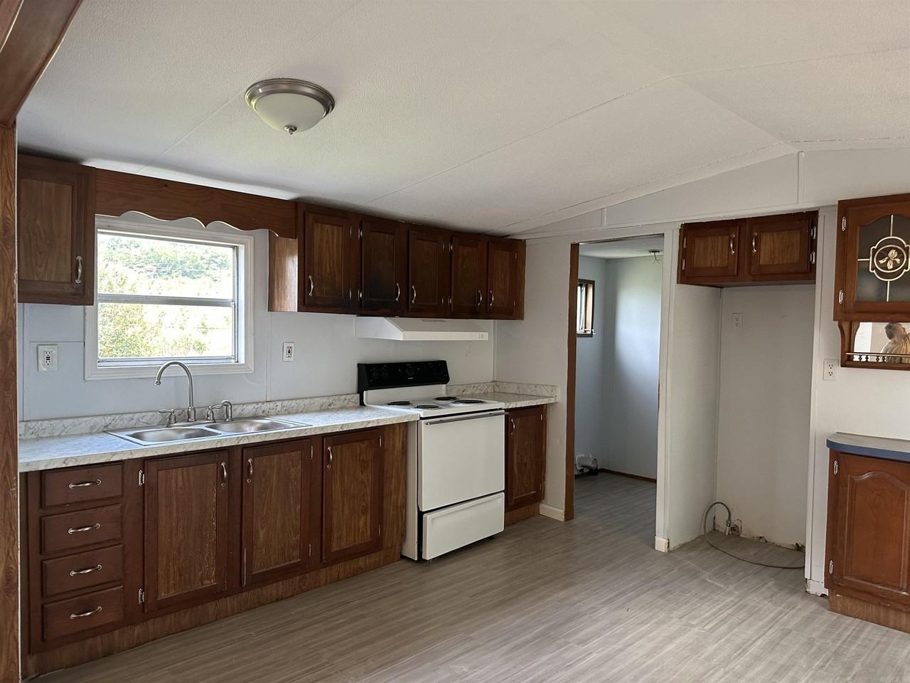 6614 Fitts Rd - Photo 3 of 15