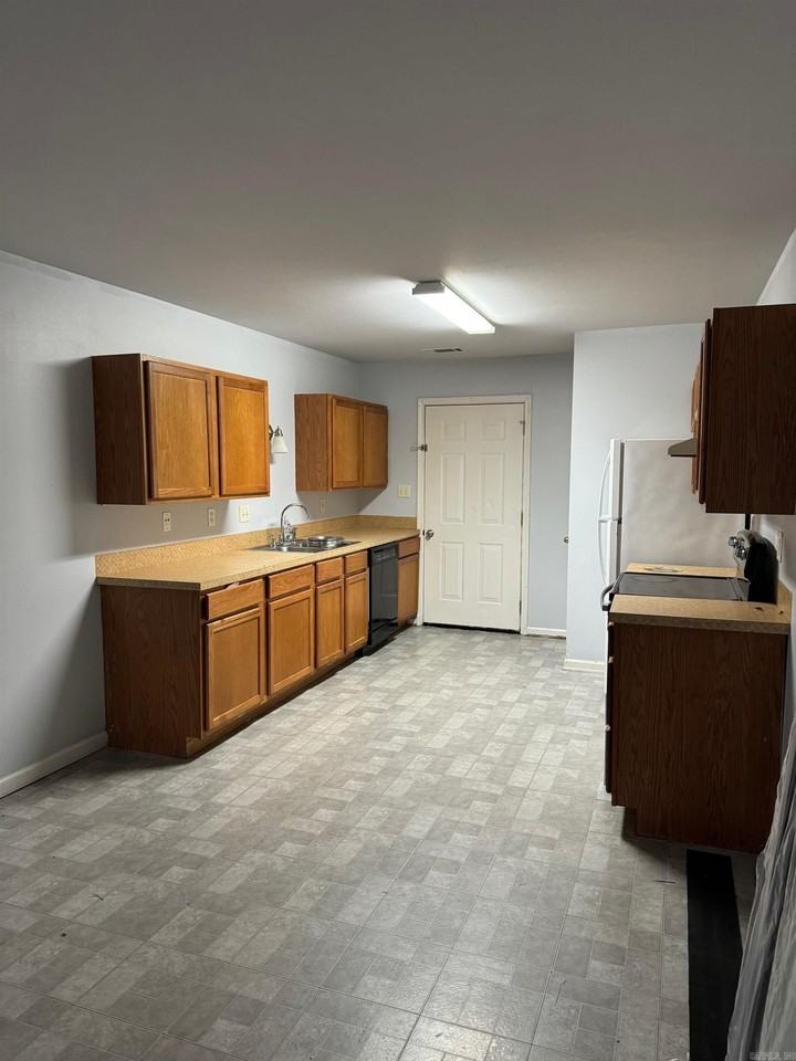 3205 Ludwig St - Photo 2 of 9
