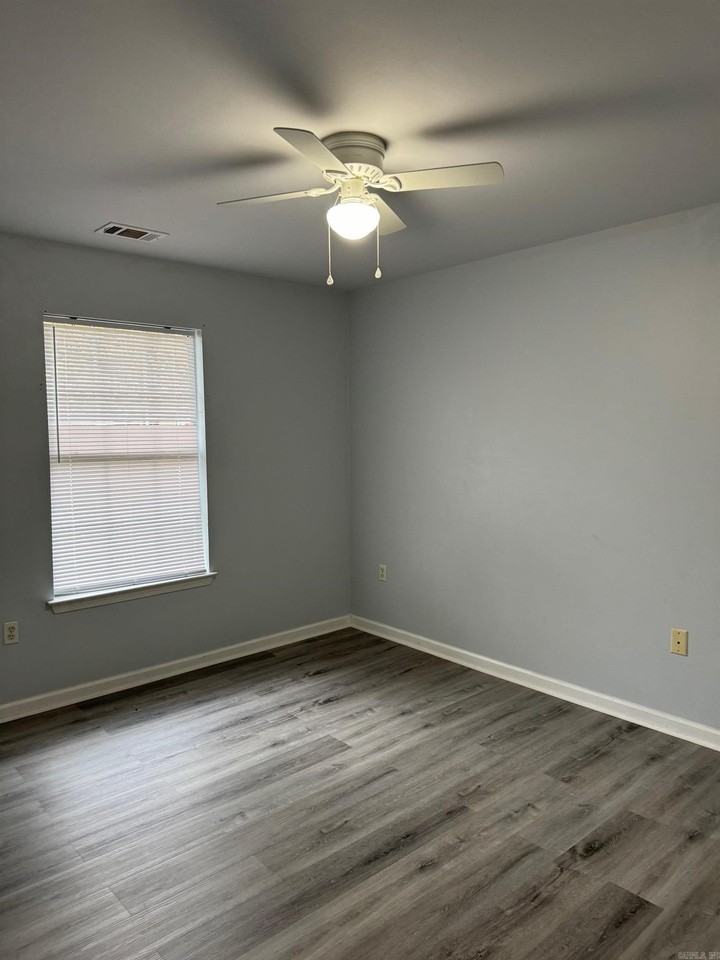 3205 Ludwig St - Photo 4 of 9