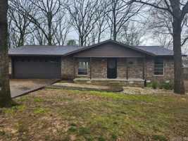 featured image of 6 Woodmere Pl