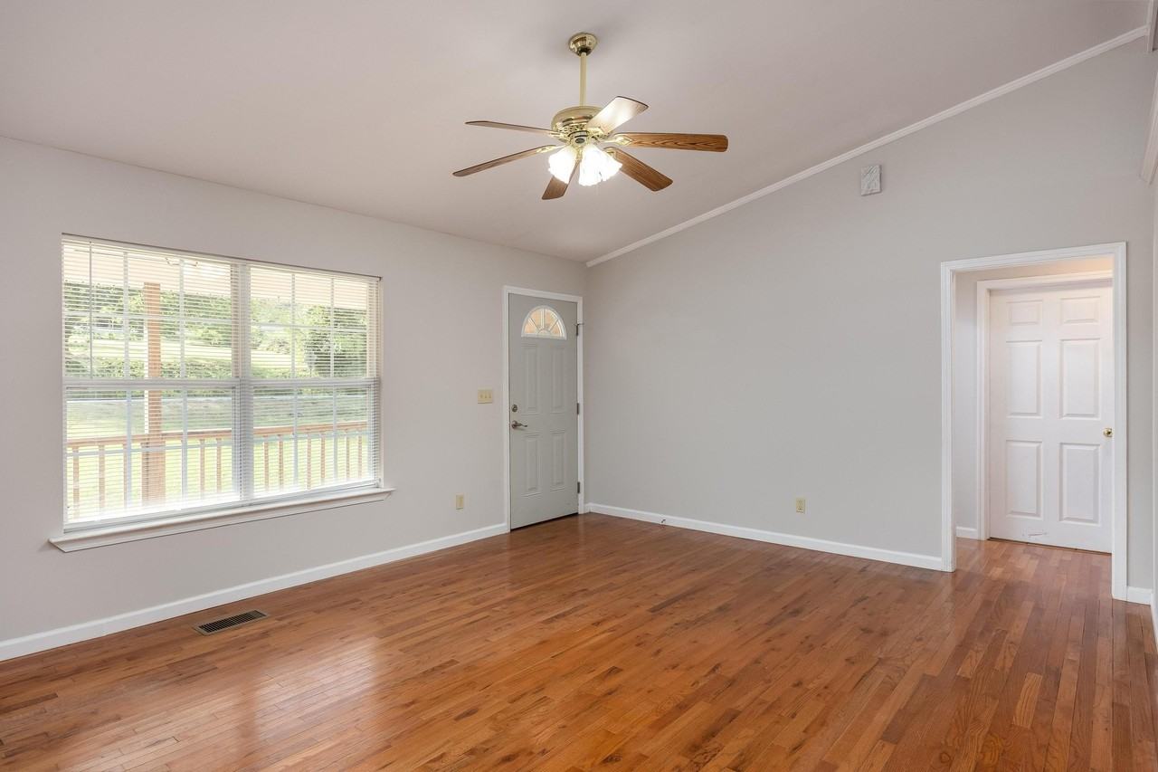 4092 University Dr - Photo 5 of 30
