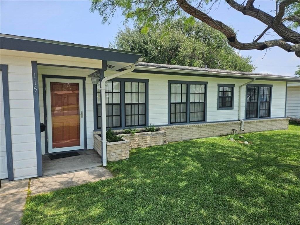 115 Holly Dr - Photo 2 of 20