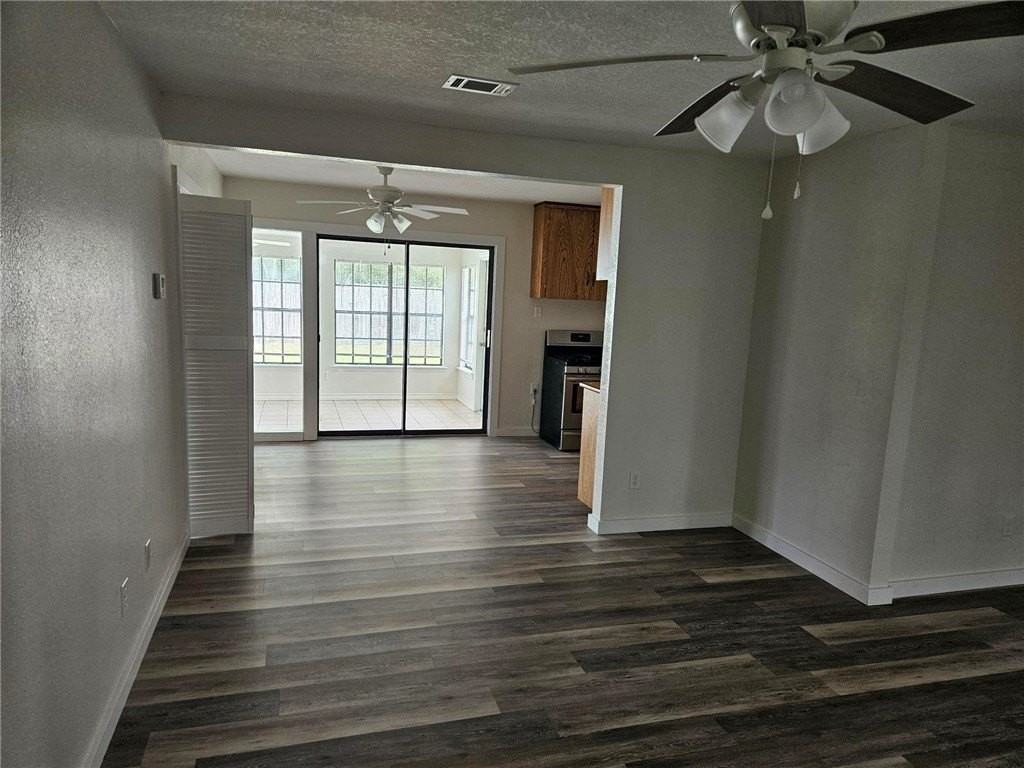 115 Holly Dr - Photo 4 of 20