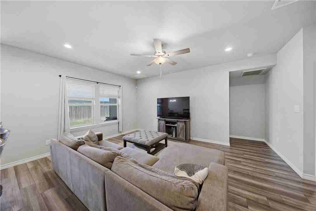 7710 Bronco Buster Dr - Photo 6 of 28