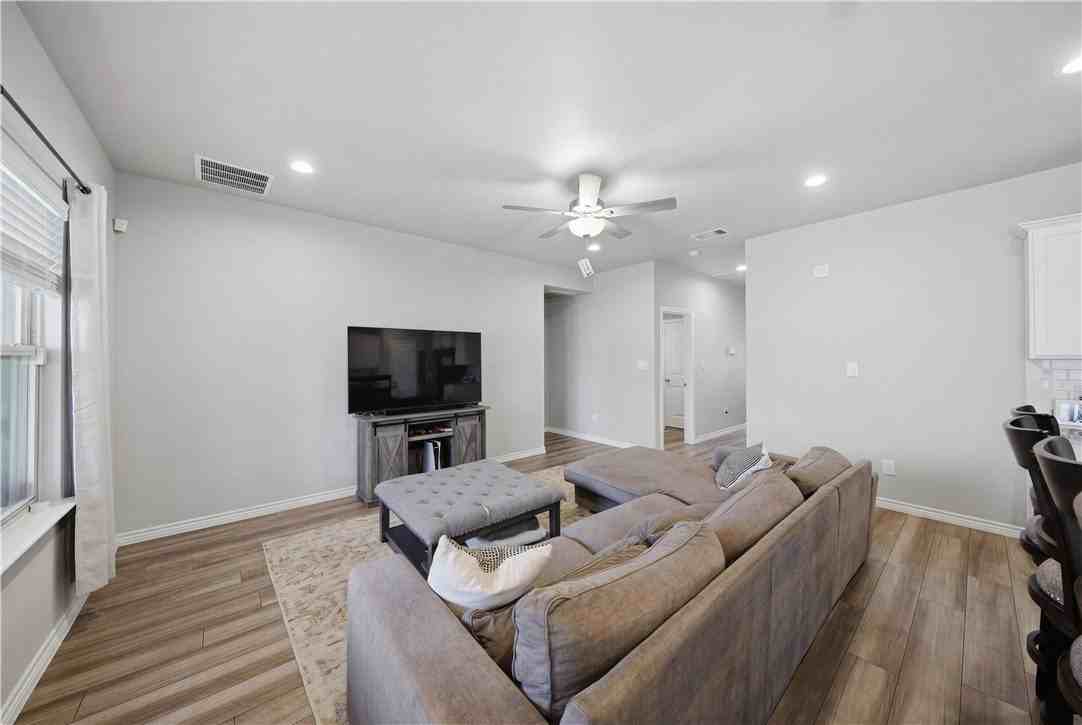 7710 Bronco Buster Dr - Photo 7 of 28