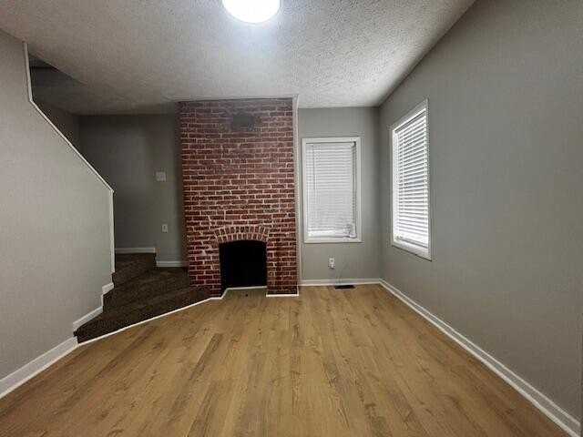 33 S Cypress Ave - Photo 3 of 16