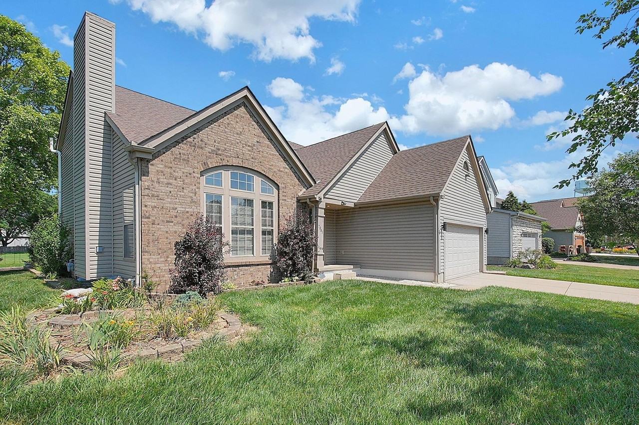 7961 Pinehill Rd - Photo 2 of 45