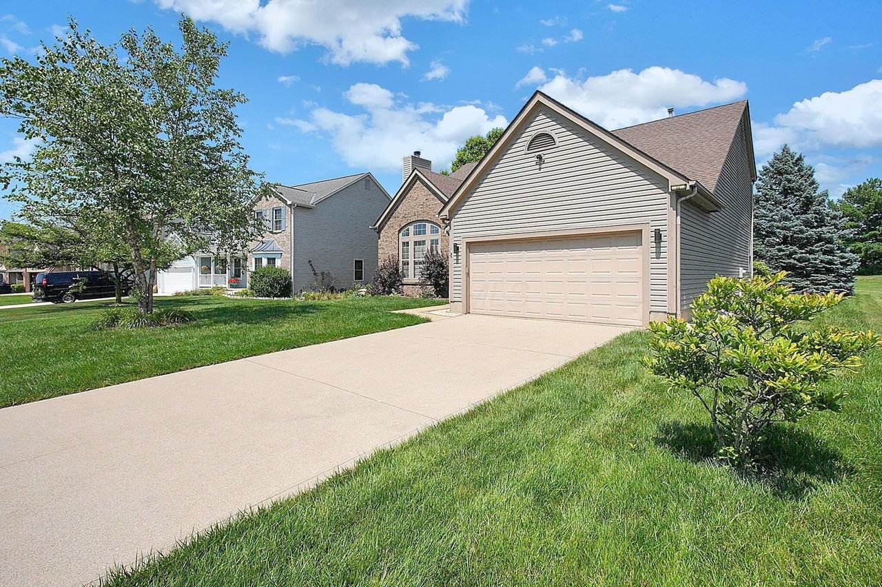 7961 Pinehill Rd - Photo 3 of 45