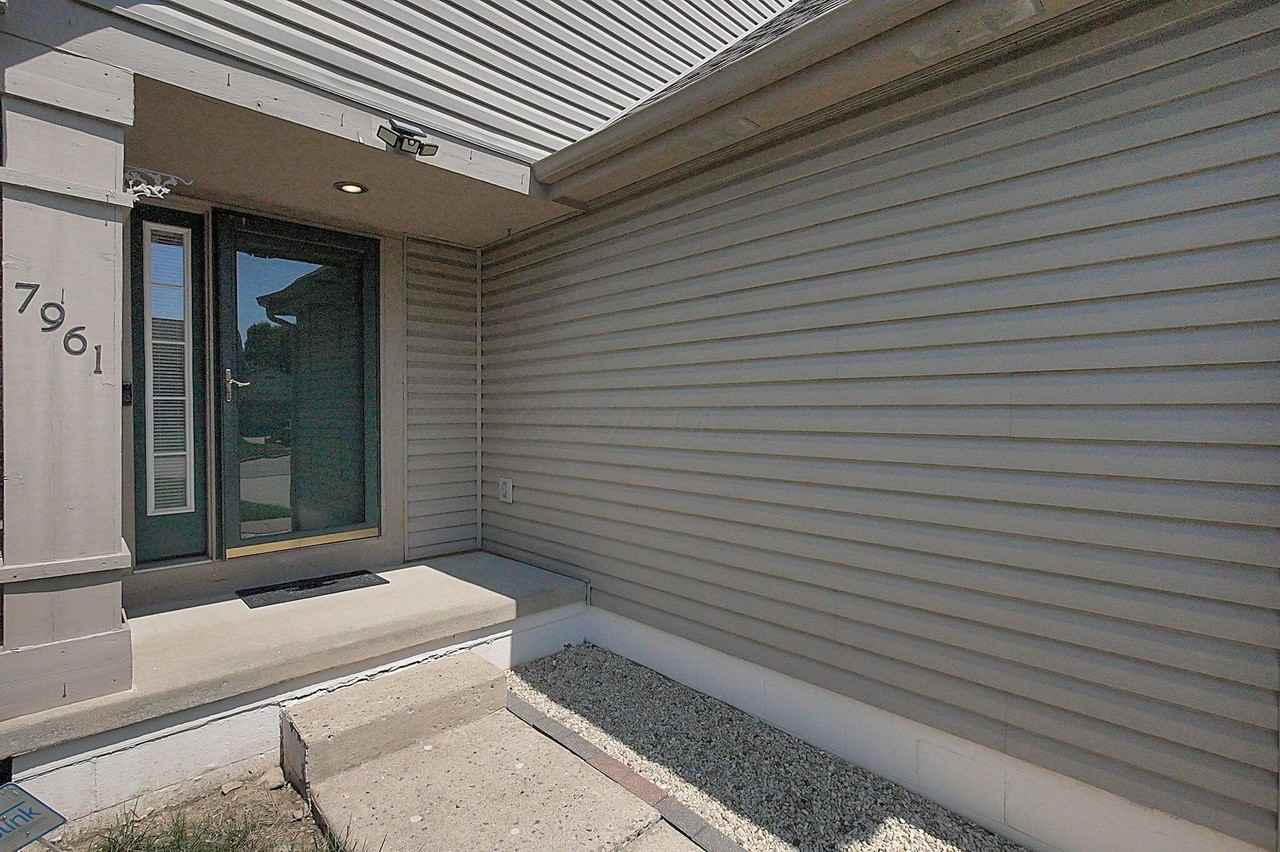 7961 Pinehill Rd - Photo 4 of 45
