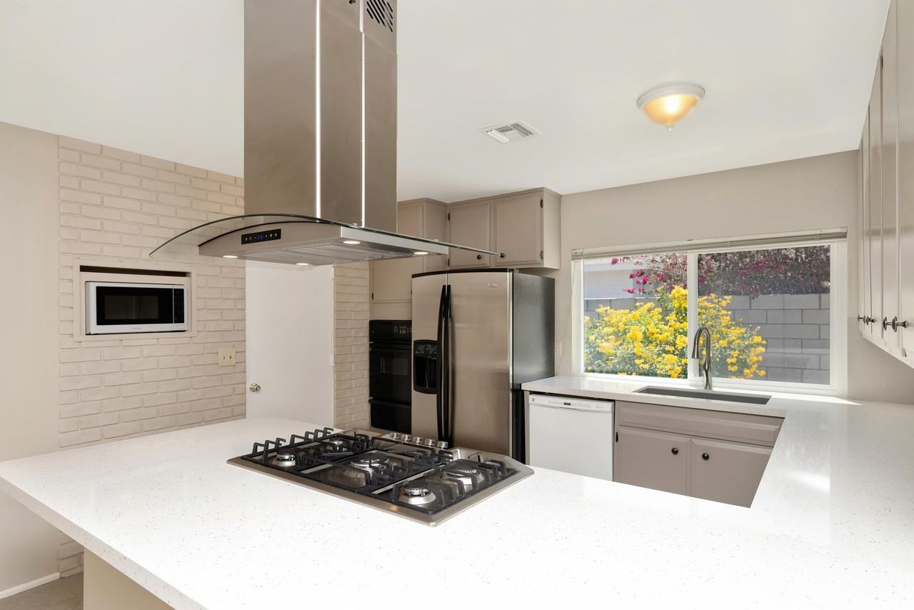 72896 Tamarisk St - Photo 3 of 33