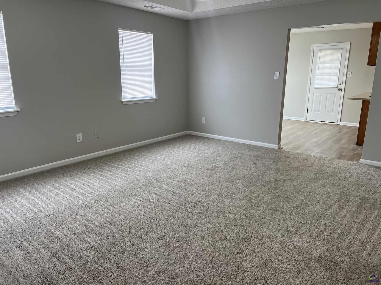 215 Haverhill Cir - Photo 4 of 23
