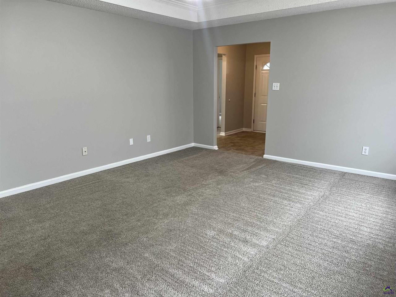 215 Haverhill Cir - Photo 5 of 23
