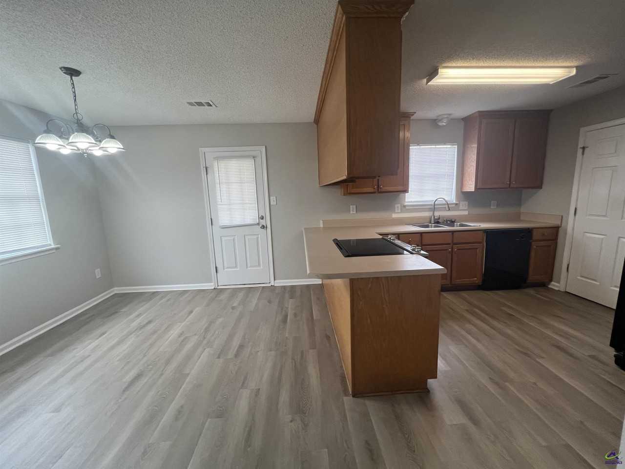 215 Haverhill Cir - Photo 6 of 23