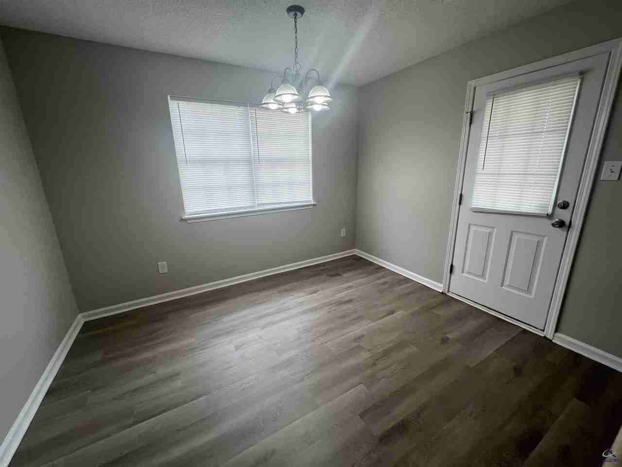 215 Haverhill Cir - Photo 7 of 23