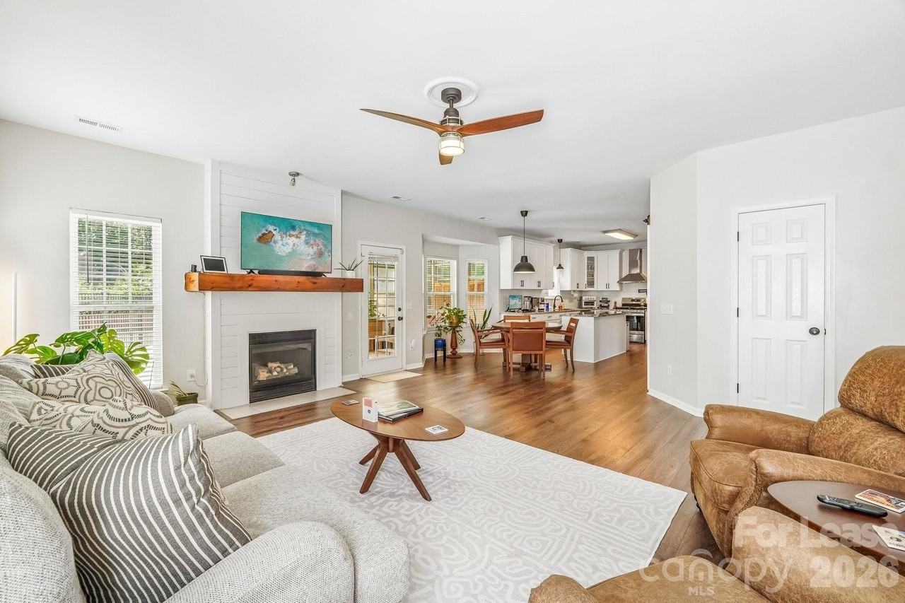 12900 Mccahan Ln - Photo 6 of 33
