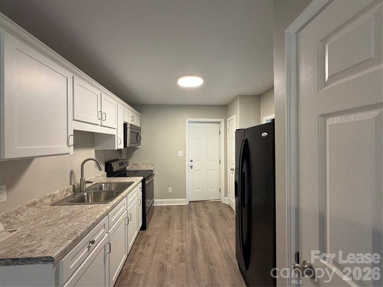 2621 E Greenbriar Rd - Photo 2 of 12