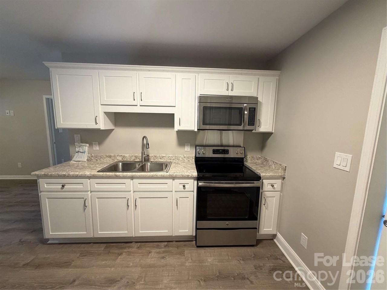 2621 E Greenbriar Rd - Photo 3 of 12