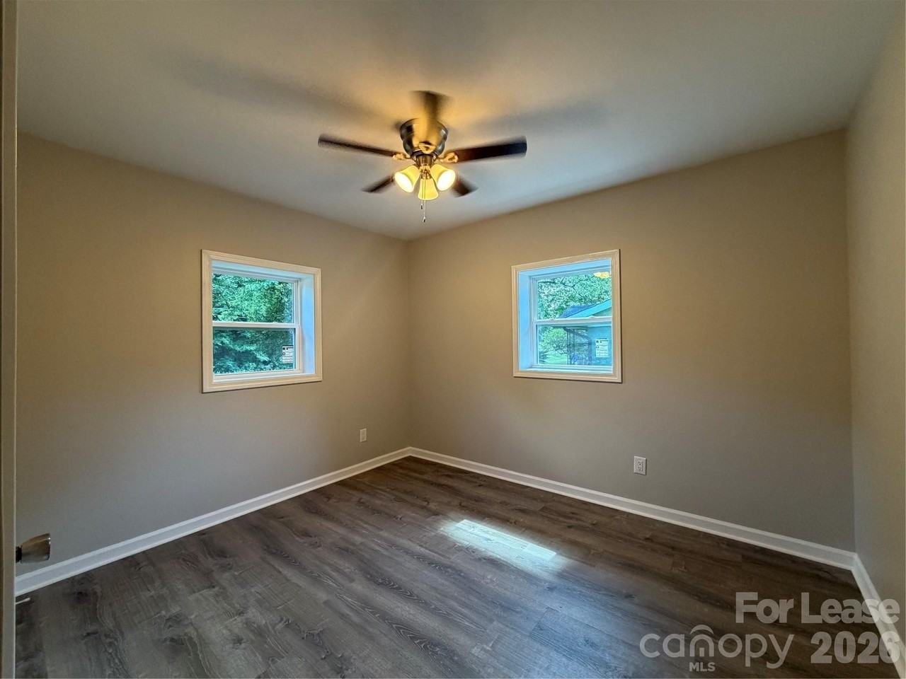 2621 E Greenbriar Rd - Photo 7 of 12
