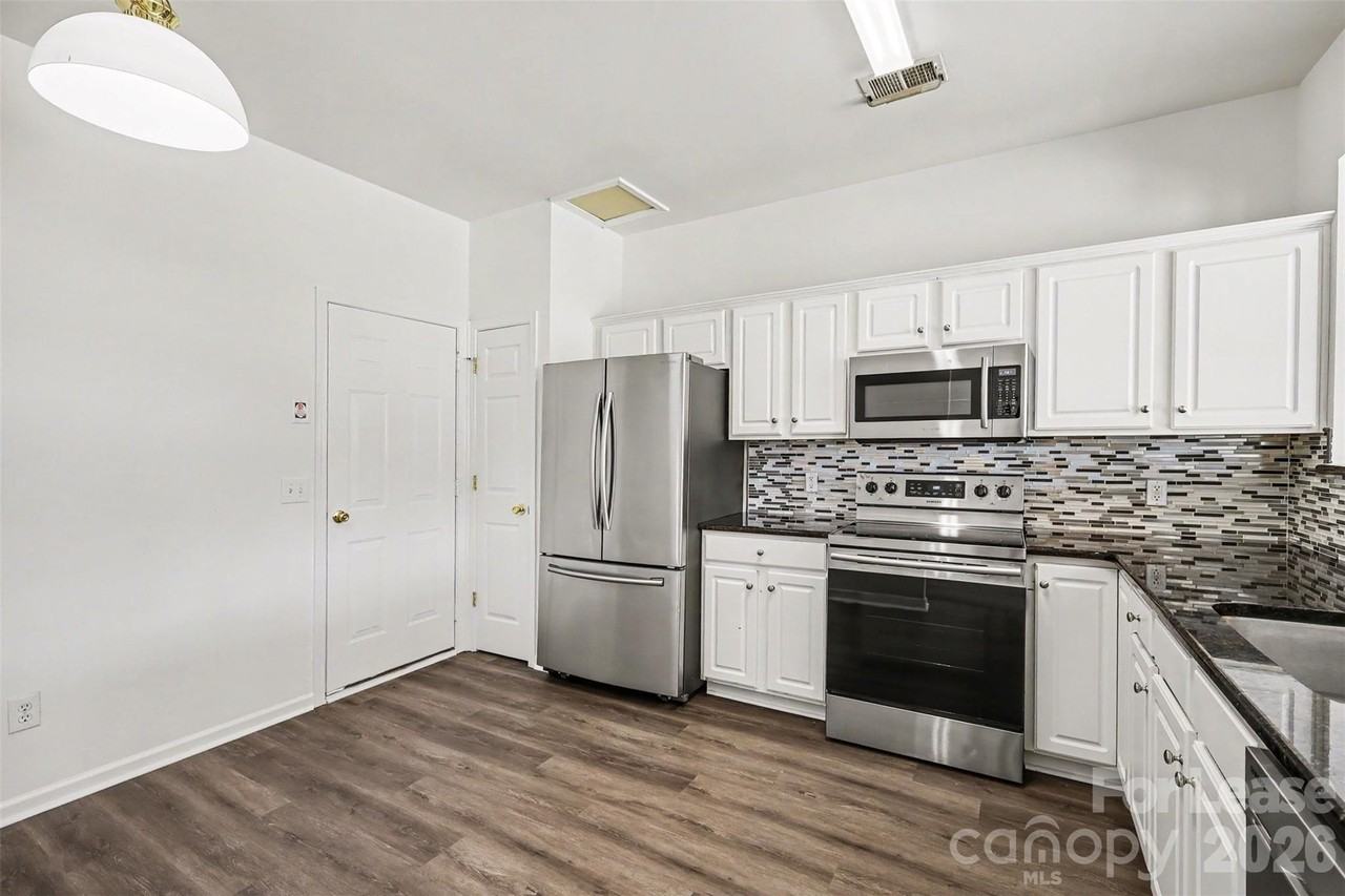8169 Kincaid Ct - Photo 3 of 17