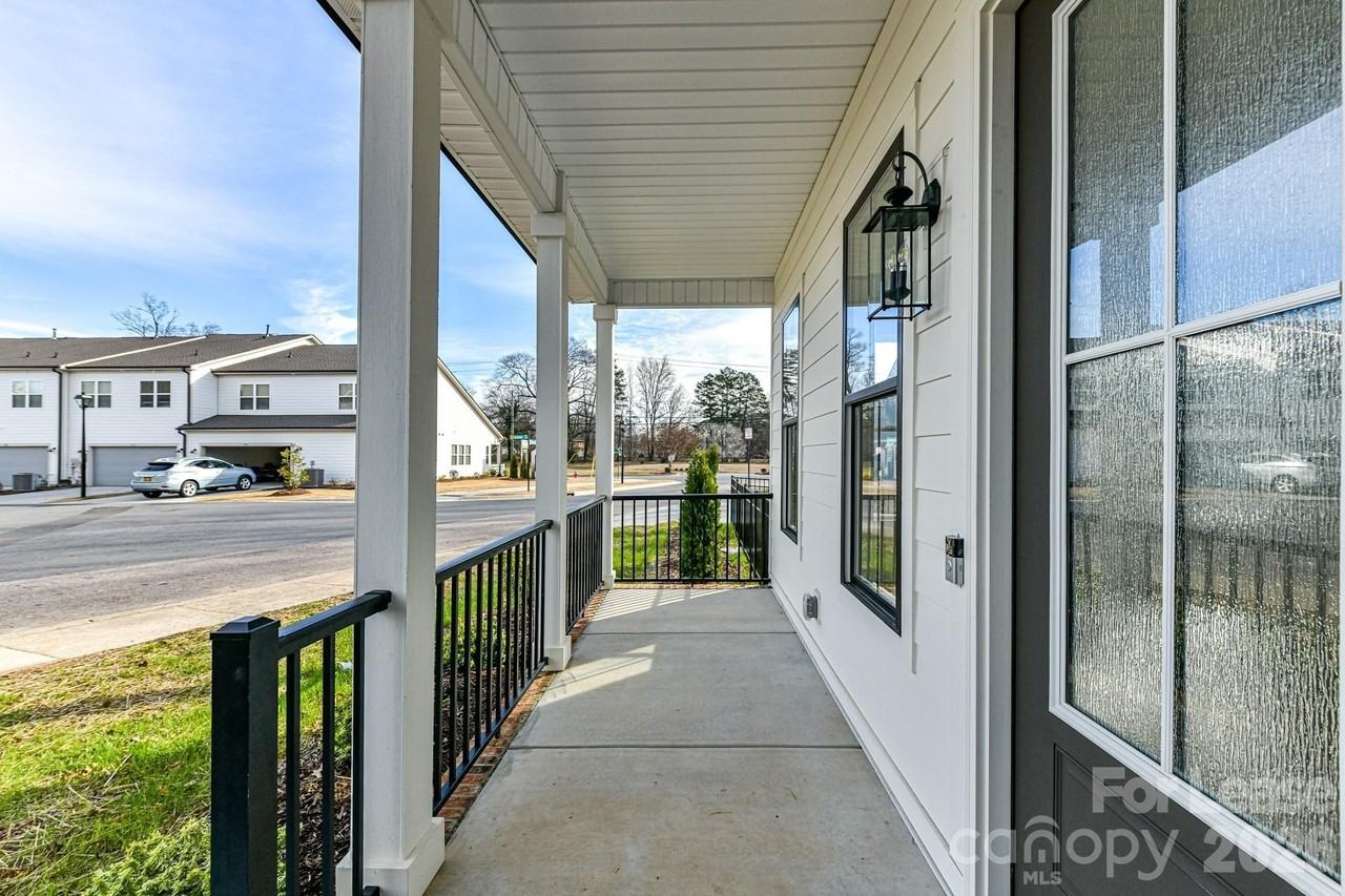 121 W F St - Photo 6 of 42