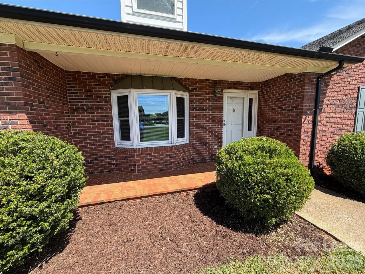 236 Meadow Oaks Dr - Photo 2 of 28