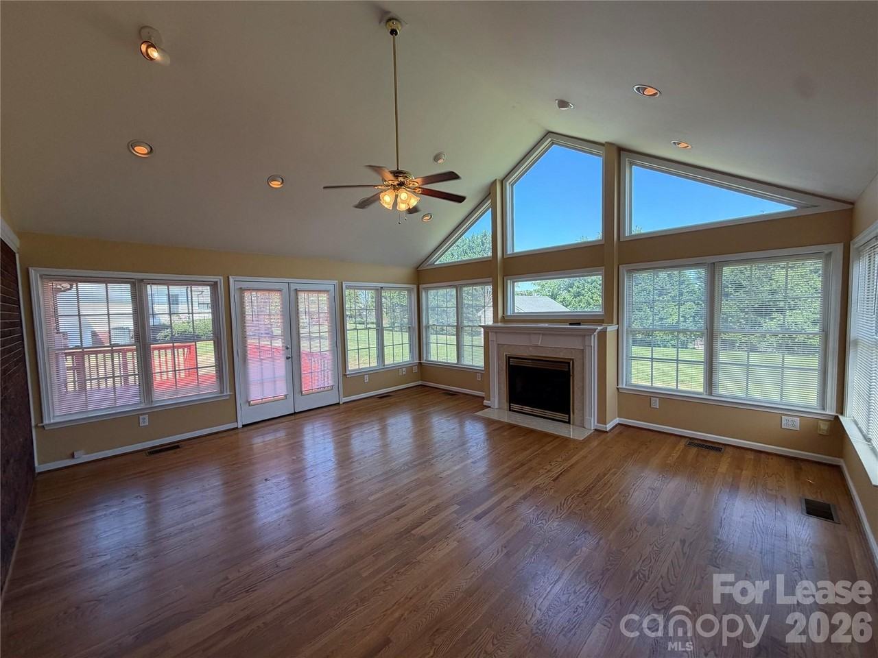 236 Meadow Oaks Dr - Photo 4 of 28