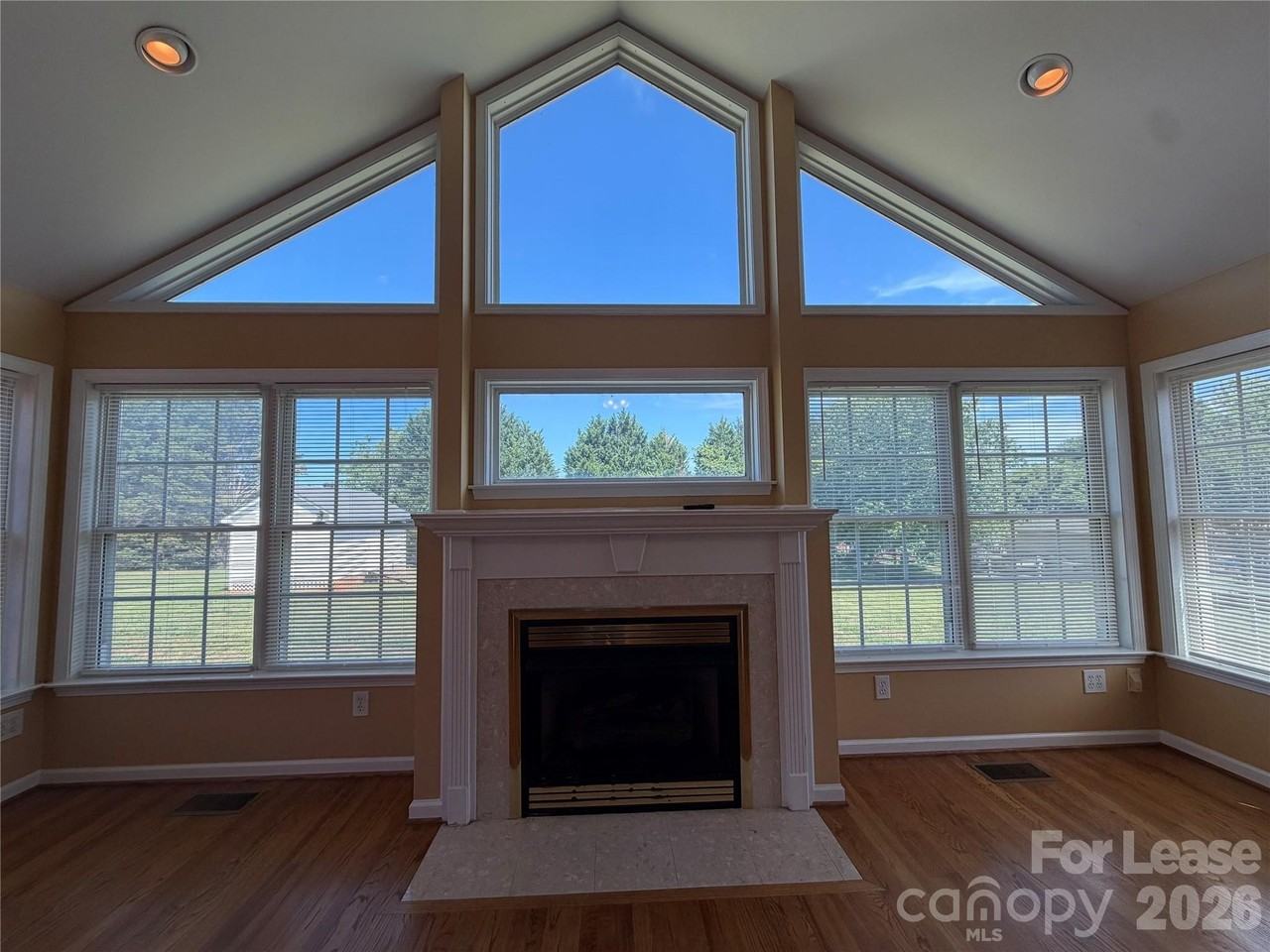 236 Meadow Oaks Dr - Photo 5 of 28