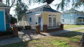 featured image of 728 Blanding St