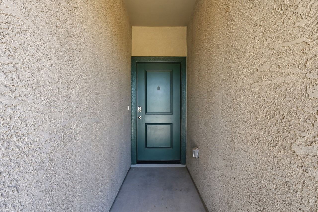 1575 E Fletcher Dr #1 - Photo 4 of 40