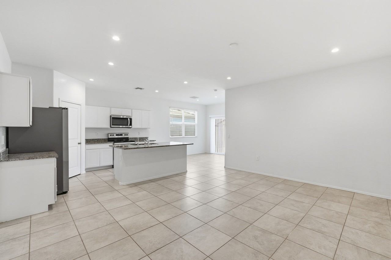 1575 E Fletcher Dr #1 - Photo 6 of 40