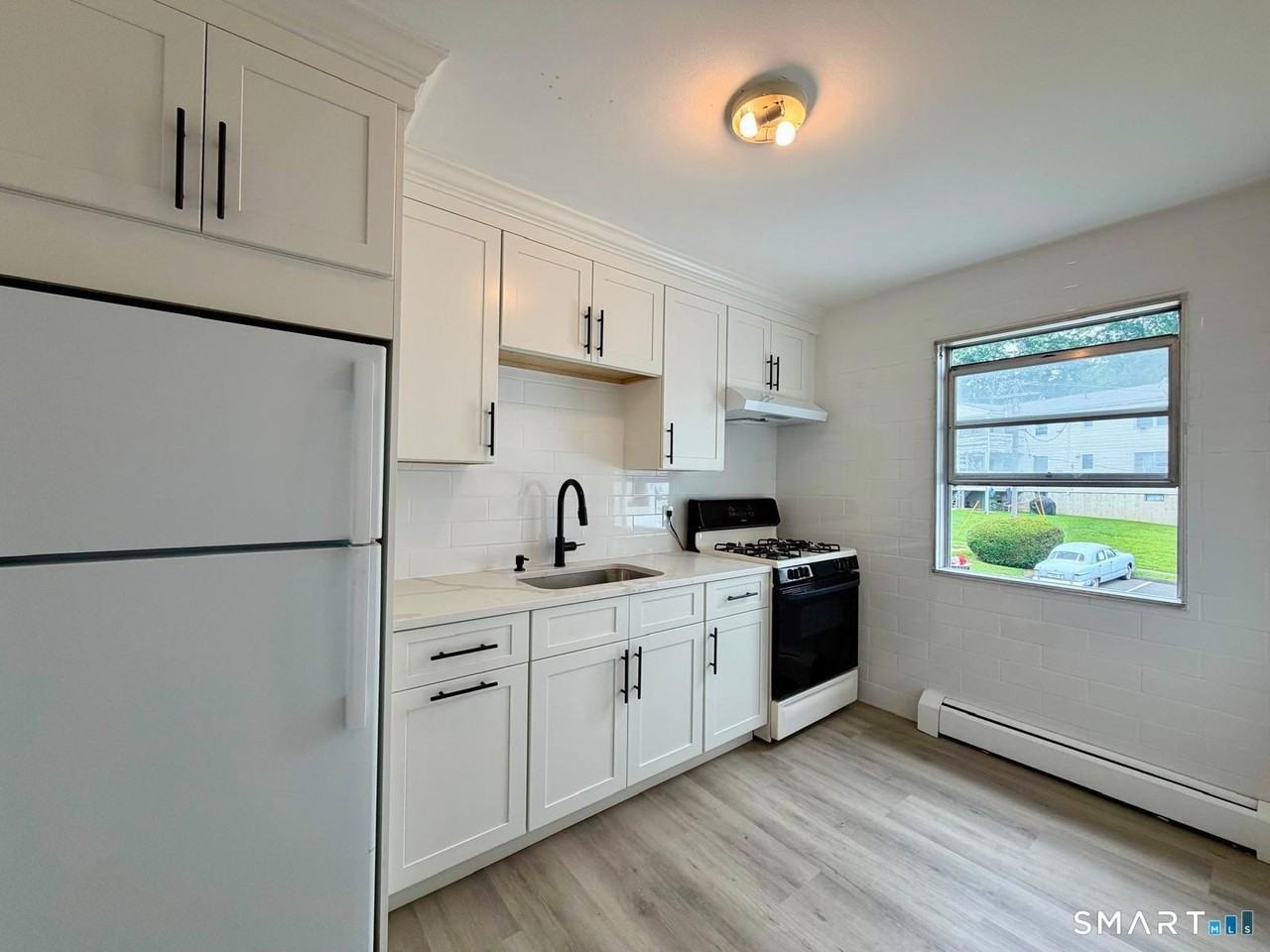 18 Fairview Dr #3 - Photo 4 of 24