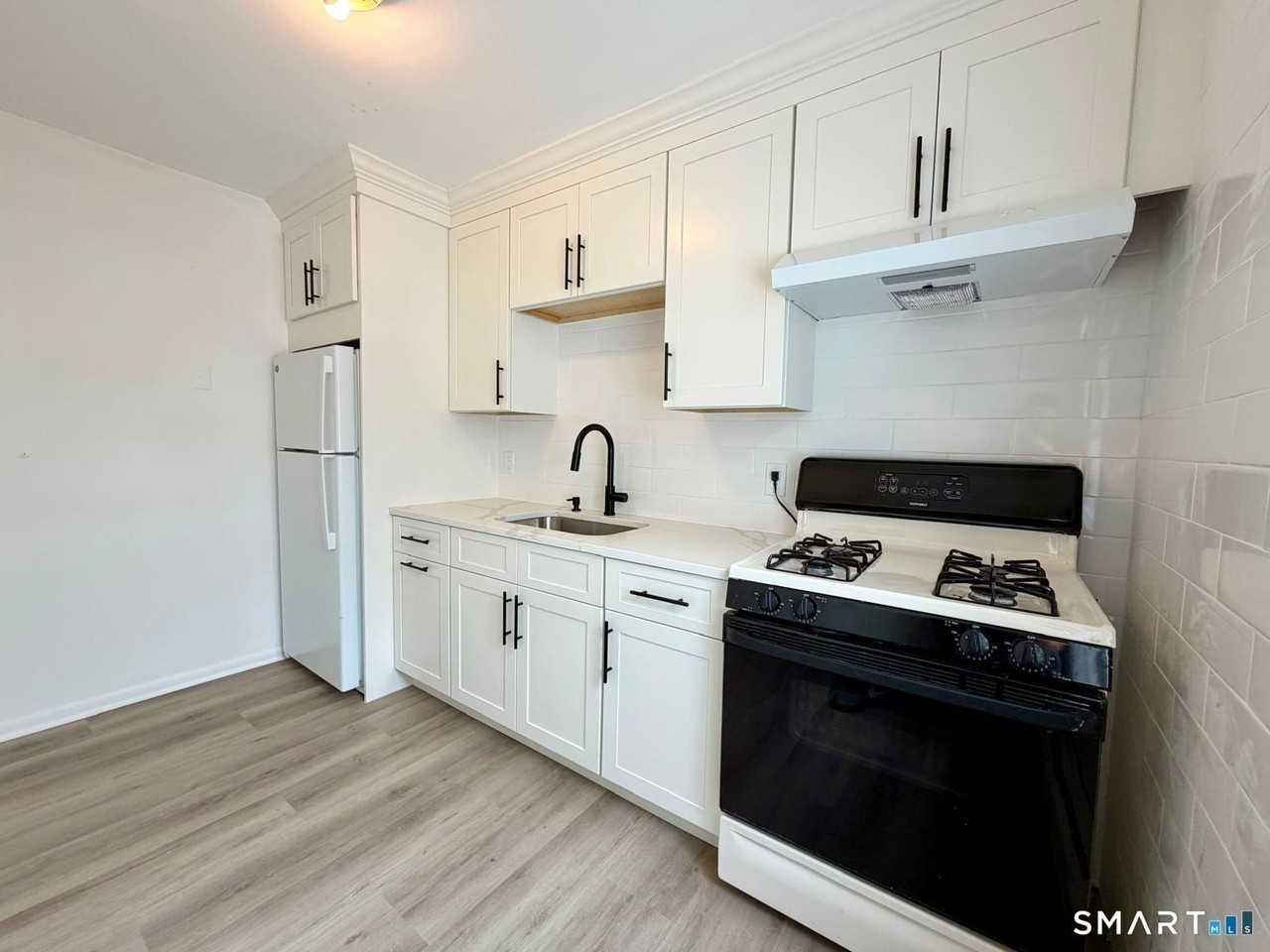18 Fairview Dr #3 - Photo 5 of 24