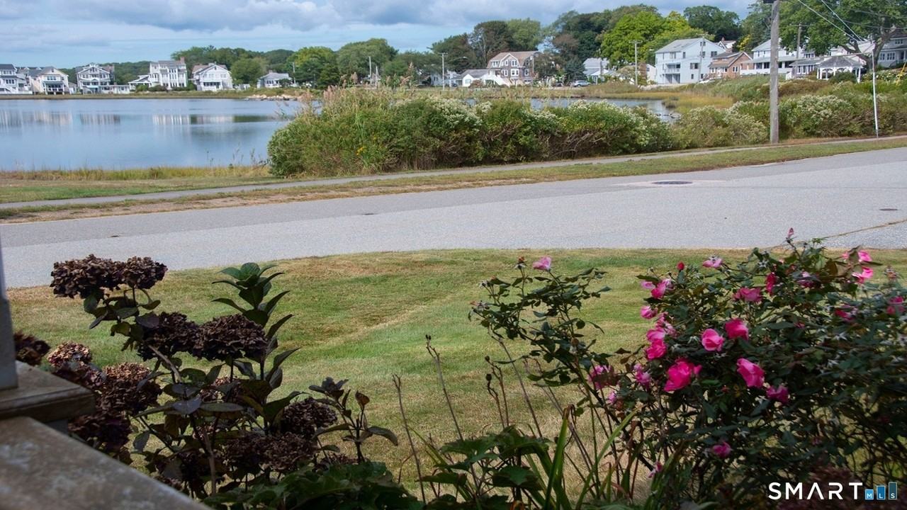 105 Sound Breeze Ave - Photo 2 of 38