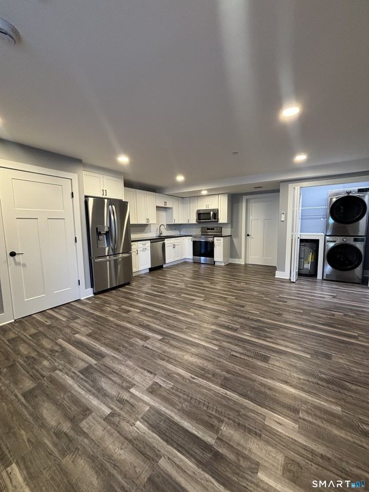 303 Norwich New London Tpke #J - Photo 2 of 8