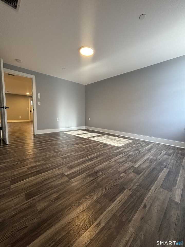 303 Norwich New London Tpke #J - Photo 5 of 8