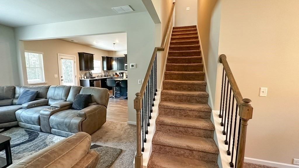 135 Collington Cir - Photo 6 of 24