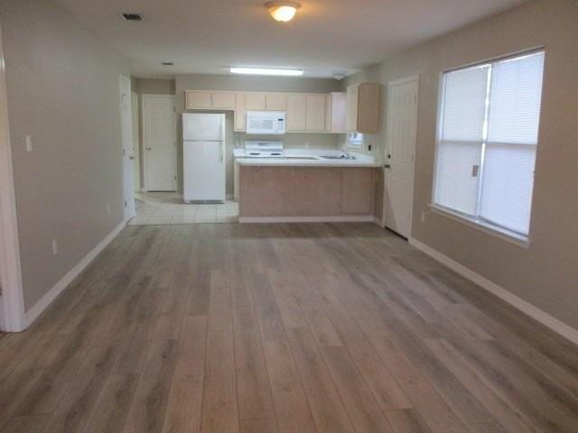7720 Lola Cir - Photo 3 of 29
