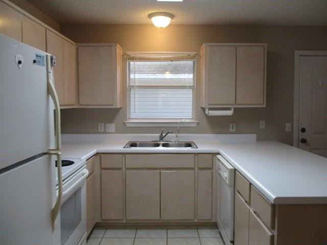 7720 Lola Cir - Photo 4 of 29