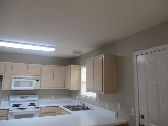 7720 Lola Cir - Photo 6 of 29