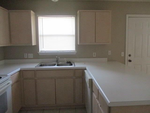 7720 Lola Cir - Photo 7 of 29